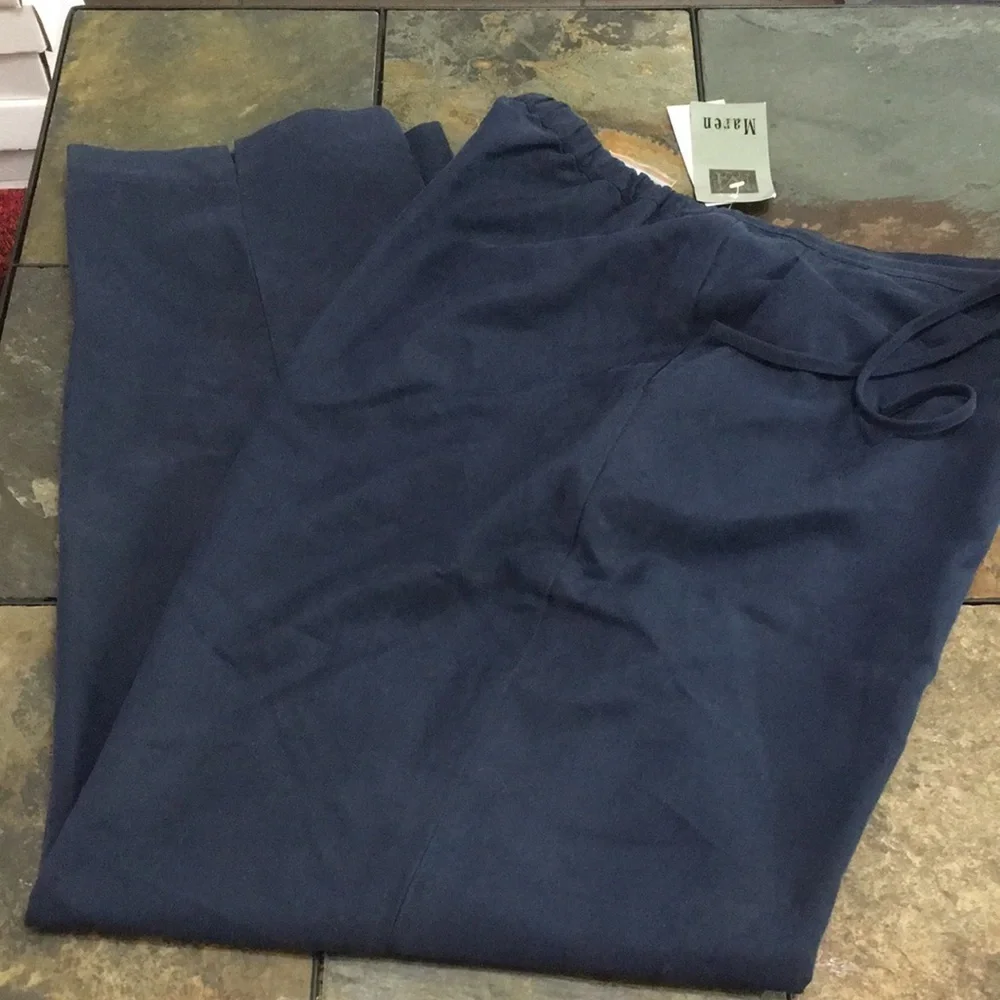 Maren, Lyocell Navy blue pants. Large. NWT